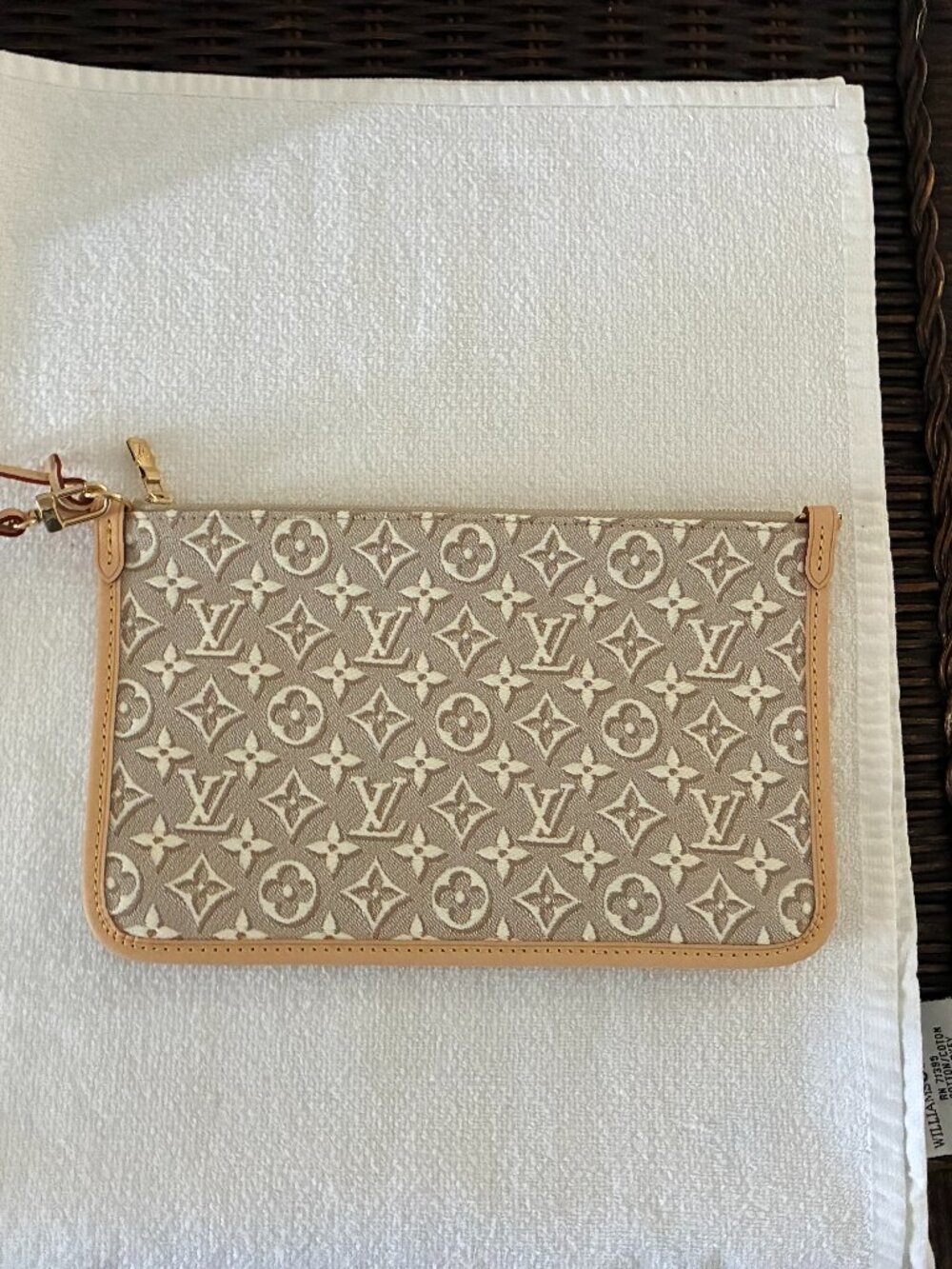 Louis Vuitton Neverfull Pouch ONLY NEW AUTHENTIC